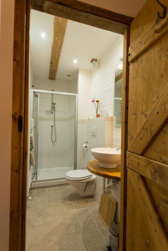 Bathroom, Casa di Pietra in Montefortino (Fermo)