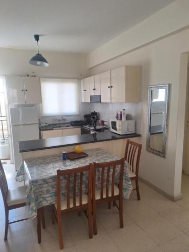 Easy 2 bedroom apartment, Makenzi beach, Aglantzia