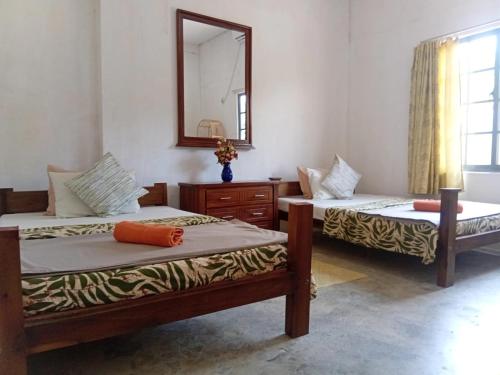 Barefoot Inn Kandy - image 3