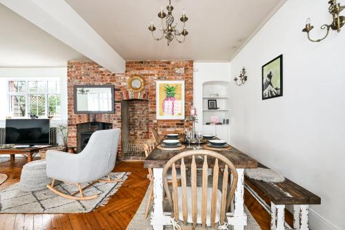 Beautiful 3-Bed Home Close to Stansted Airport