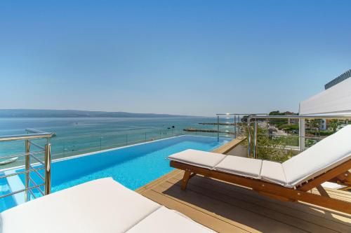 Beachfront Villa Lara with Pool – khách sạn tại Duce