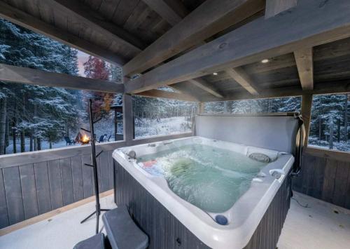 Spa and Nature - Chalet des Pins Rouge in Saint-Paul-De-Montminy (QC)