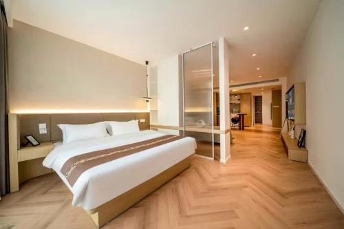 Shanghai Hills&Mico Hotel Residences Near Changshou Road, Шанхай