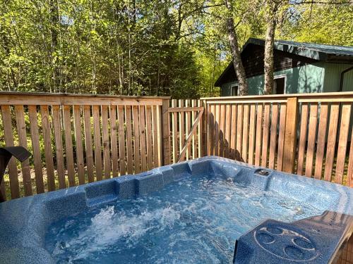 Bracken Lodge 7 with Hot Tub - River Nairn