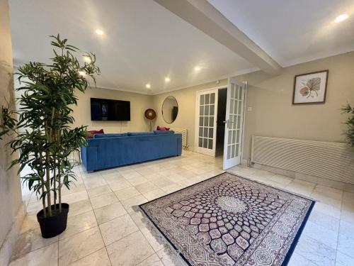 Előcsarnok, Private Five Bedroom Bungalow in Chertsey in Runnymede