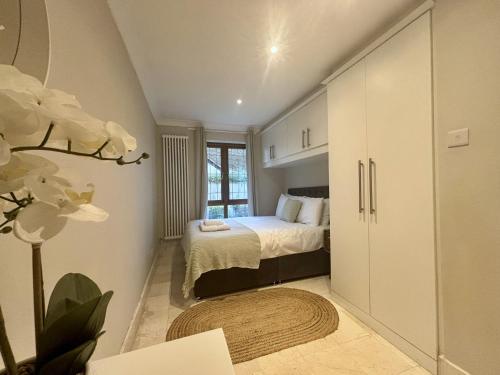 Private Five Bedroom Bungalow in Chertsey in Runnymede