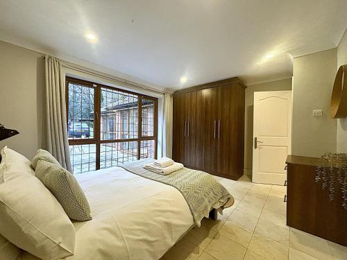 Private Five Bedroom Bungalow in Chertsey in Runnymede