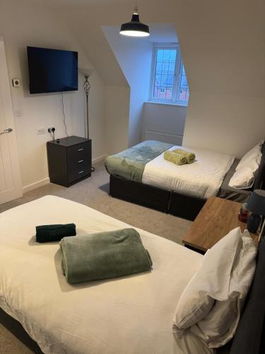 3BR House in Warrington with EV Charger & Garden – khách sạn tại Westbrook