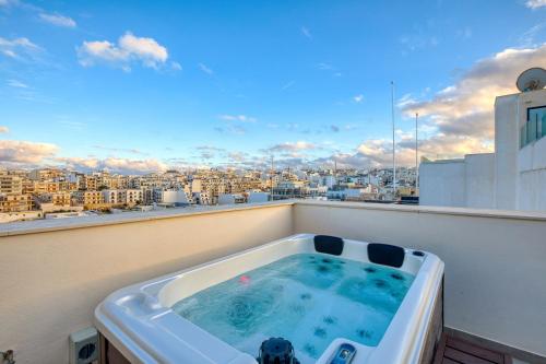 Bañera de hidromasaje, DOMS Boutique Living in Mellieha