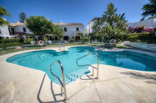 สระว่ายน้ำ, Estepona - Playa - Estudio con terraza Pa8 in ปลายา เดล ซอล บียากานา