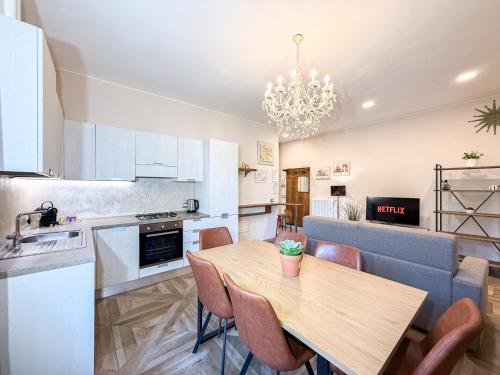 FREE PARKING - Elegant Two-Bedroom Apartment with Balcony 5