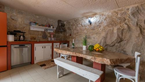 virtuve, Villa Kameni Cvijet - Makarska by Villas Guide in Podbablje
