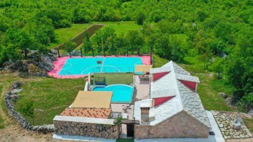 Villa Kameni Cvijet - Makarska by Villas Guide in Podbablje