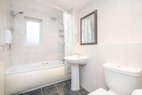 5 bed house with free secure parking in pleasant quiet location, Wolverhampton (foto 8)