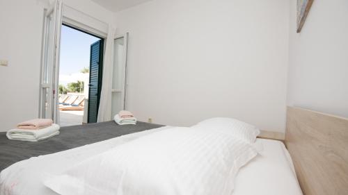 Villa Mandina - Makarska by Villas Guide - image 2