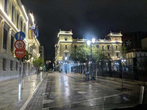 Cozy Luxury Apartment in the Heart of Athens 8-2 - image 10