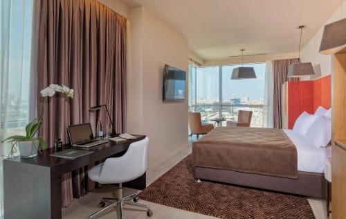 room detail thumbnail 1