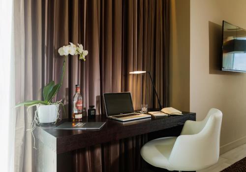 room detail thumbnail 2