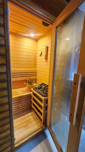 ซาวน่า, Recomecar Guesthouse in ตอเรส เวดราซ
