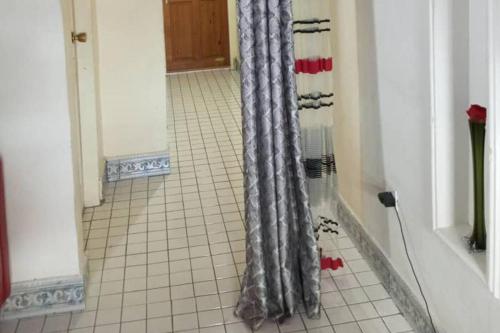 Apt - Sleeps 4 - Parking - Garden in Bonabéri