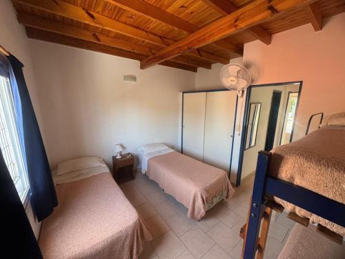 2 twin beds, 1 bunk bed