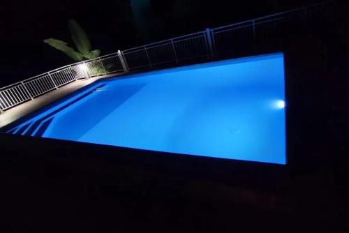Studio moderne près de Capesterre-Belle-Eau avec piscine - main image