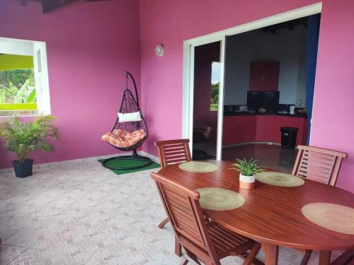 Appartement avec vue mer à Capesterre-Belle-Eau – khách sạn tại Capesterre-Belle-Eau