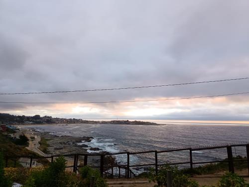 Casa completa con vista al mar y cerca Algarrobo