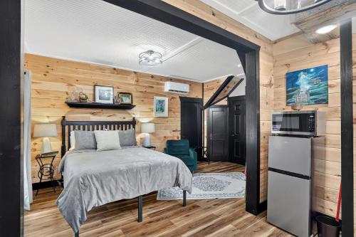 Downtown Rustic KY Retreat, Columbia House Unit B in Somerset (Kentucky)