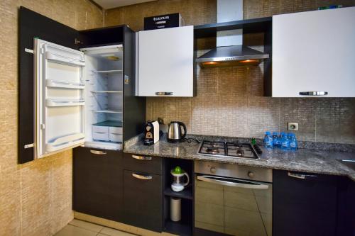 Islane Pool & Relax Apartment-10min Adrar Stadium in 알 모하마디