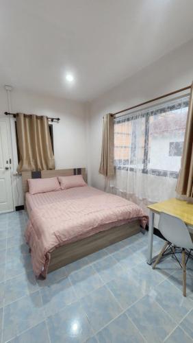 หลังมอ อพาร์ตเมนต์สามสาว in Ongkharak