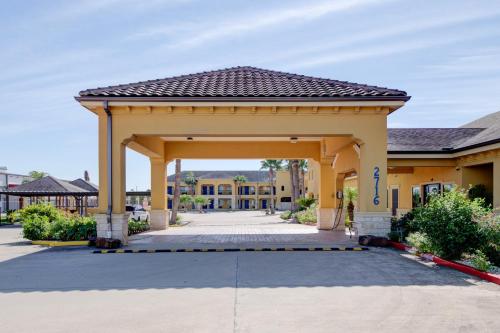 Weslaco Inn by Capital O Near Mercedes