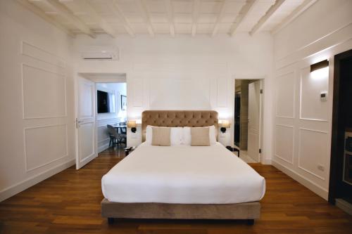 Palazzo Goldoni Condotti Collection - main image