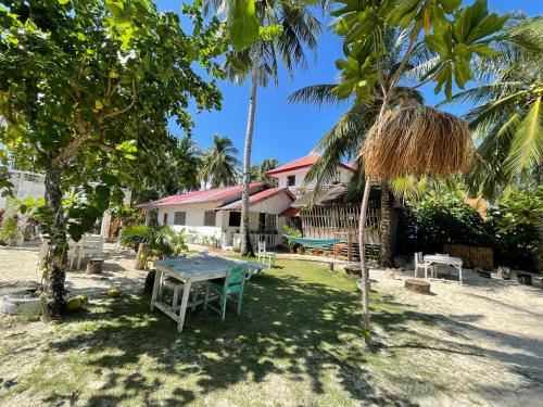 Casa Tuki Beachfront Stay in Burgos (Surigao)