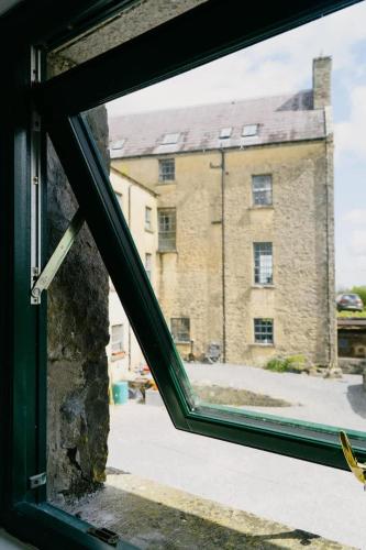 Live Like Lords & Ladies At Our Country Estate in 巴林納斯洛