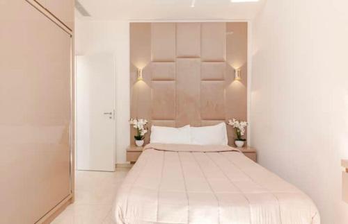 Appartement Luxe Nice Plage - Tap to explore photos