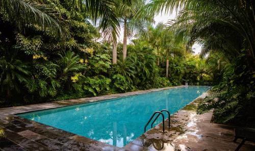 Cozy, elegant 2BR Via Montejo, steps to US Consulate