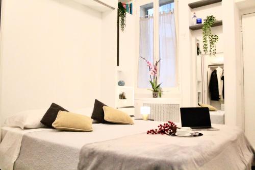 Cozy home among the liveliest street of Isola