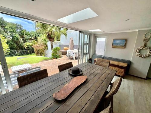 Lalamanzi Beach Villa - Direct Beach Access in Саутбруум