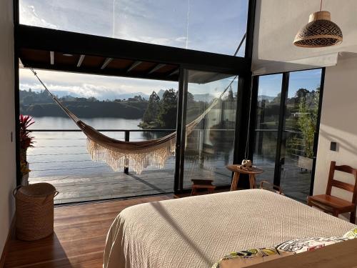 Villa de lujo frente a la represa del Peñol