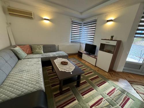 Golden Lilly Apartment - Location saisonnière - Bihać