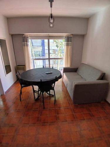 Monoambiente con balcón- centro Mar del Plata-