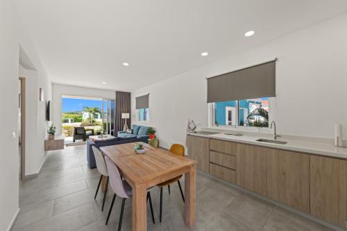 Ocean Hibiscus, Punta Azul, Curacao in Lagun