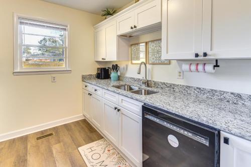 Quiet & Modern Family Home in Spring Lake in Spring Lake (NC)