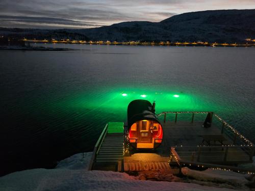 Kaldfjord Sea House – khách sạn tại Kvaloysletta