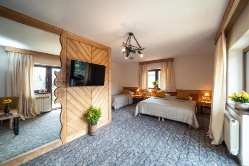 3 twin beds, 1 sofa bed