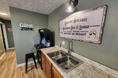 Raintree Hideaway - image 12