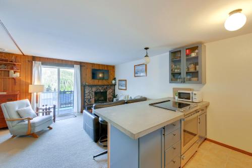 Walk to Chair Lift: Mtn-View Schweitzer Studio! in Sandpoint (ID)