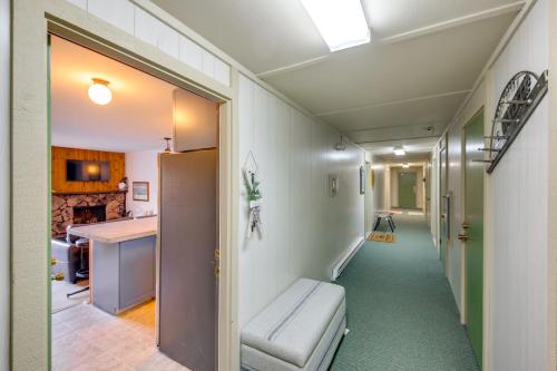 Walk to Chair Lift: Mtn-View Schweitzer Studio! in Sandpoint (ID)