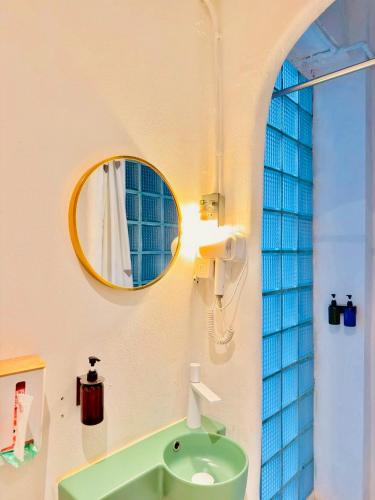 room detail thumbnail 2